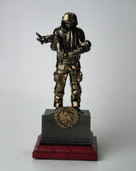 Vatrogasac skulptura