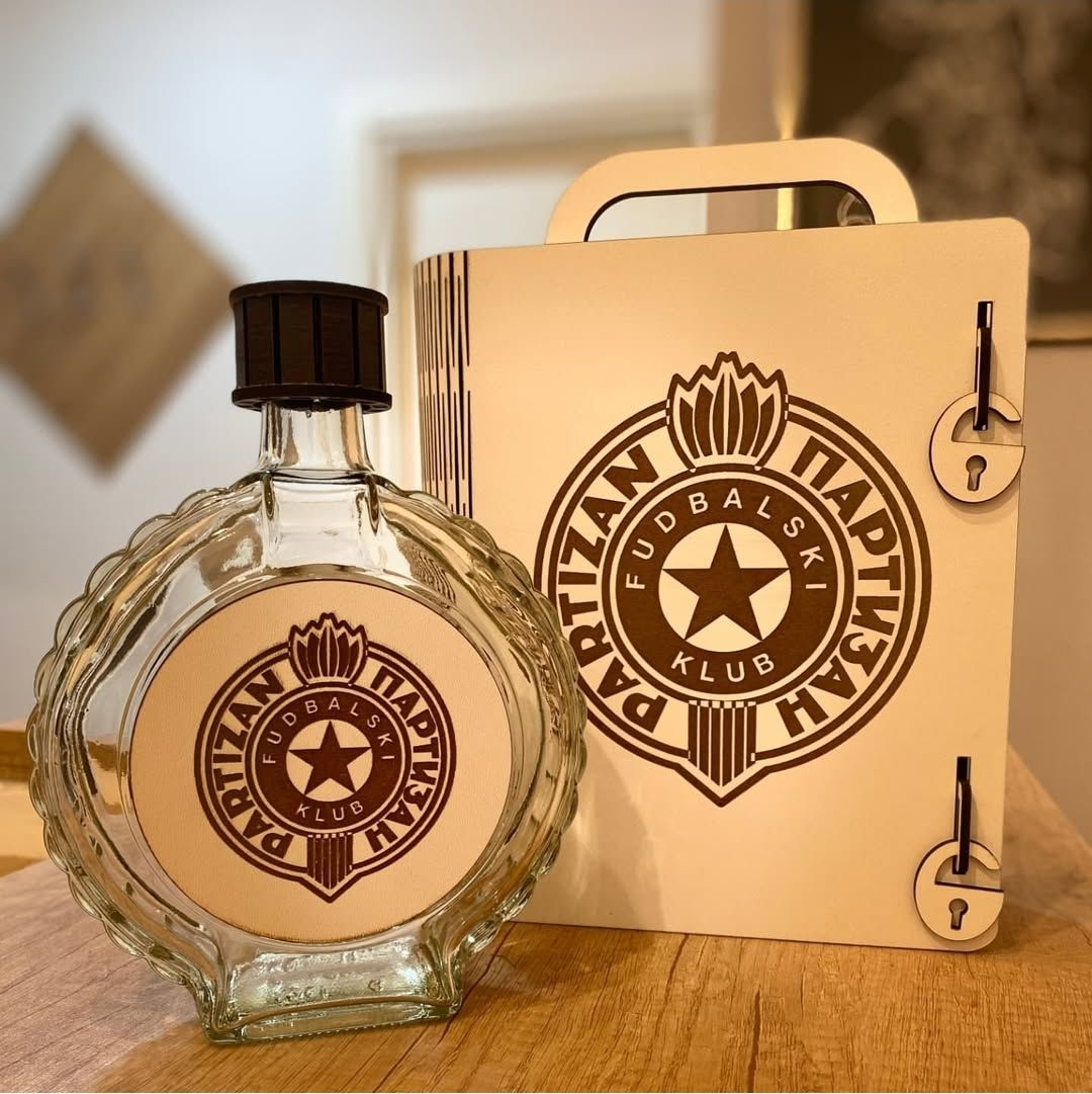 Partizan kutija sa flašom