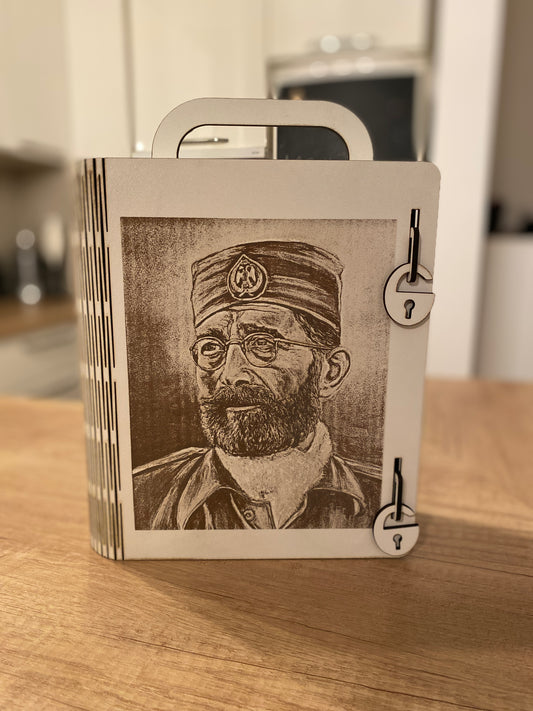 General Draža - kutija sa flašom