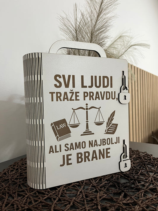 Svi ljudi traže pravdu - kutija sa flašom