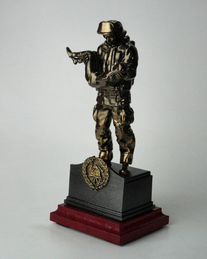 Vatrogasac  skulptura