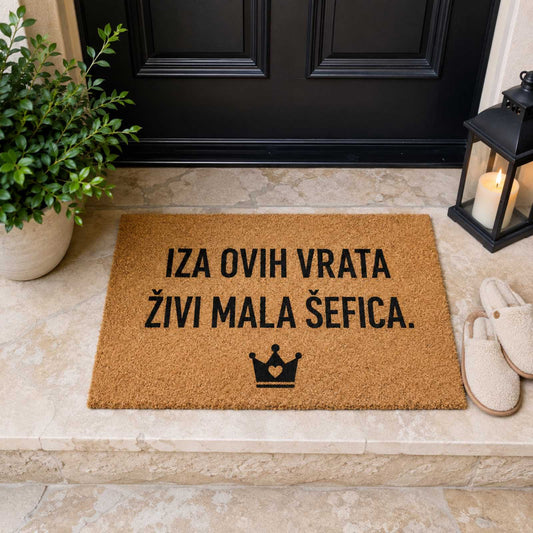 Iza ovih vrata živi mala šefica