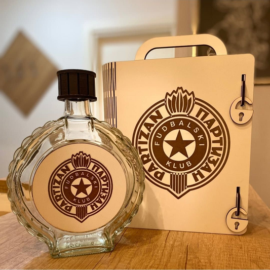 Partizan kutija sa flašom