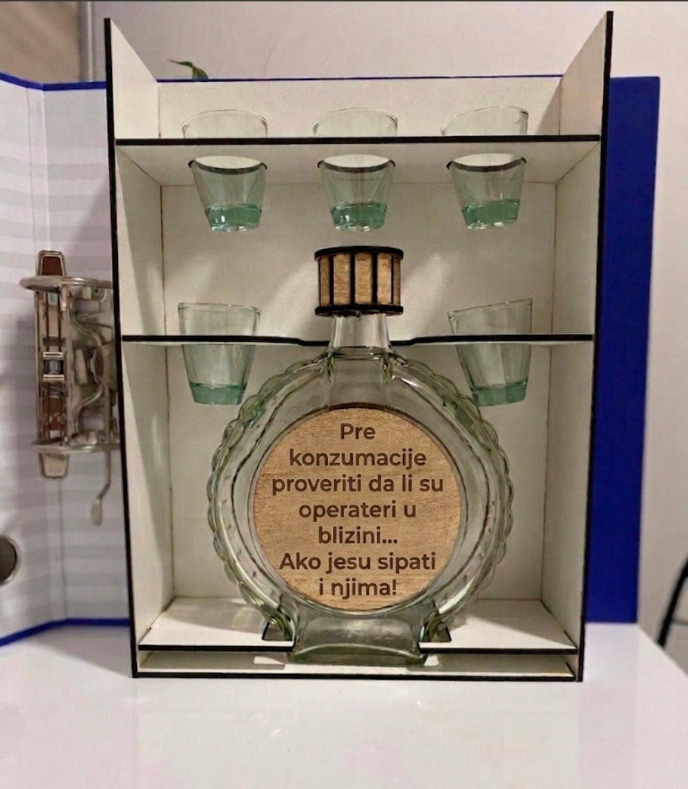 Pre konzumacije proveriti da li su operatori u blizini...Ako jesu sipati i njima!