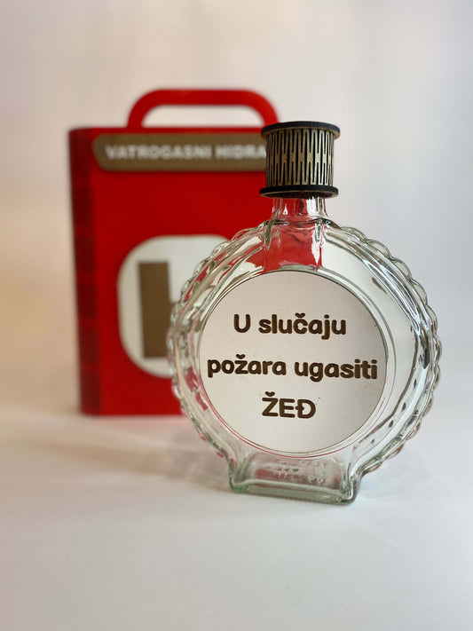 Vatrogasni hidrant - kutija i flaša