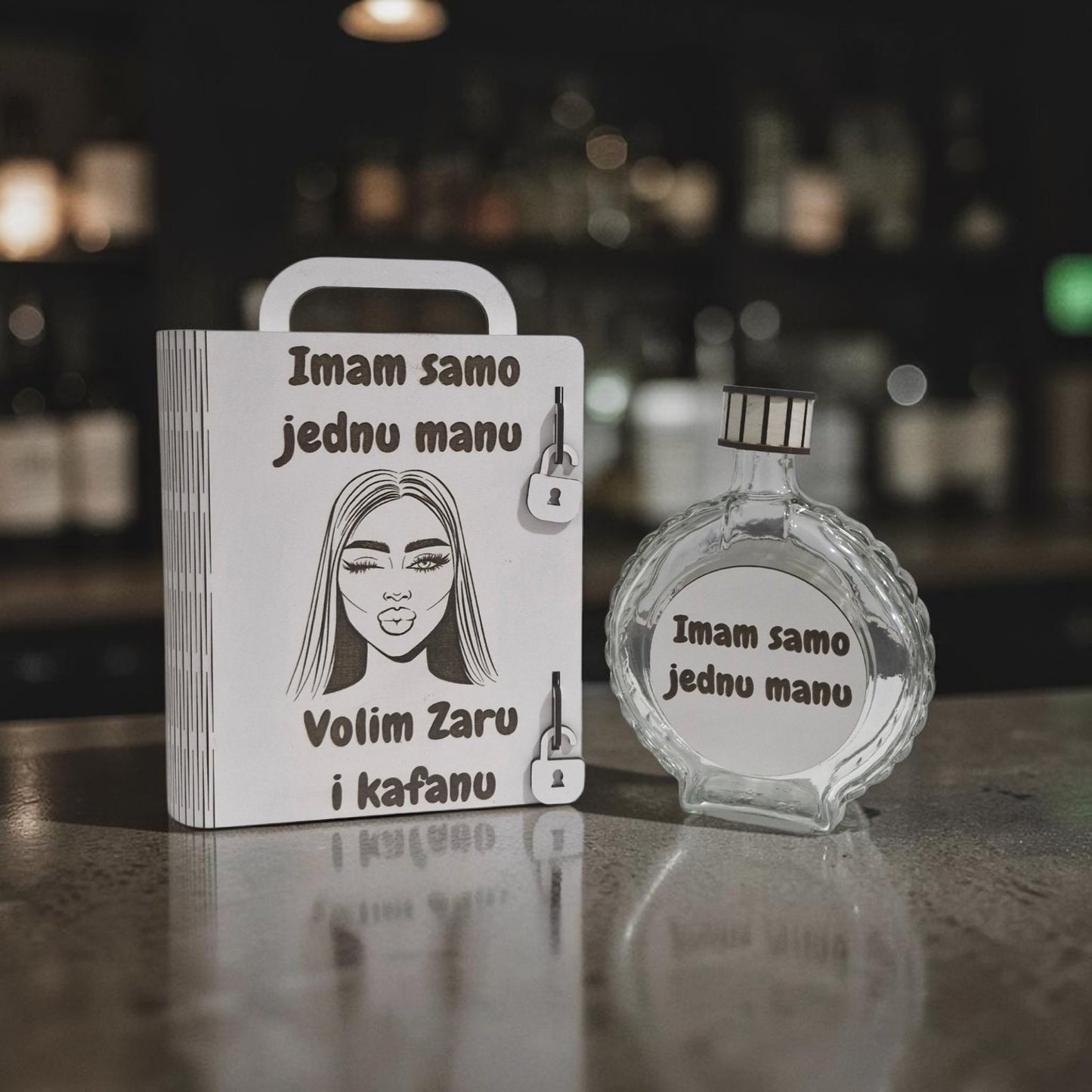 Imam samo jednu manu volim Zaru i kafanu - kutija sa flašom