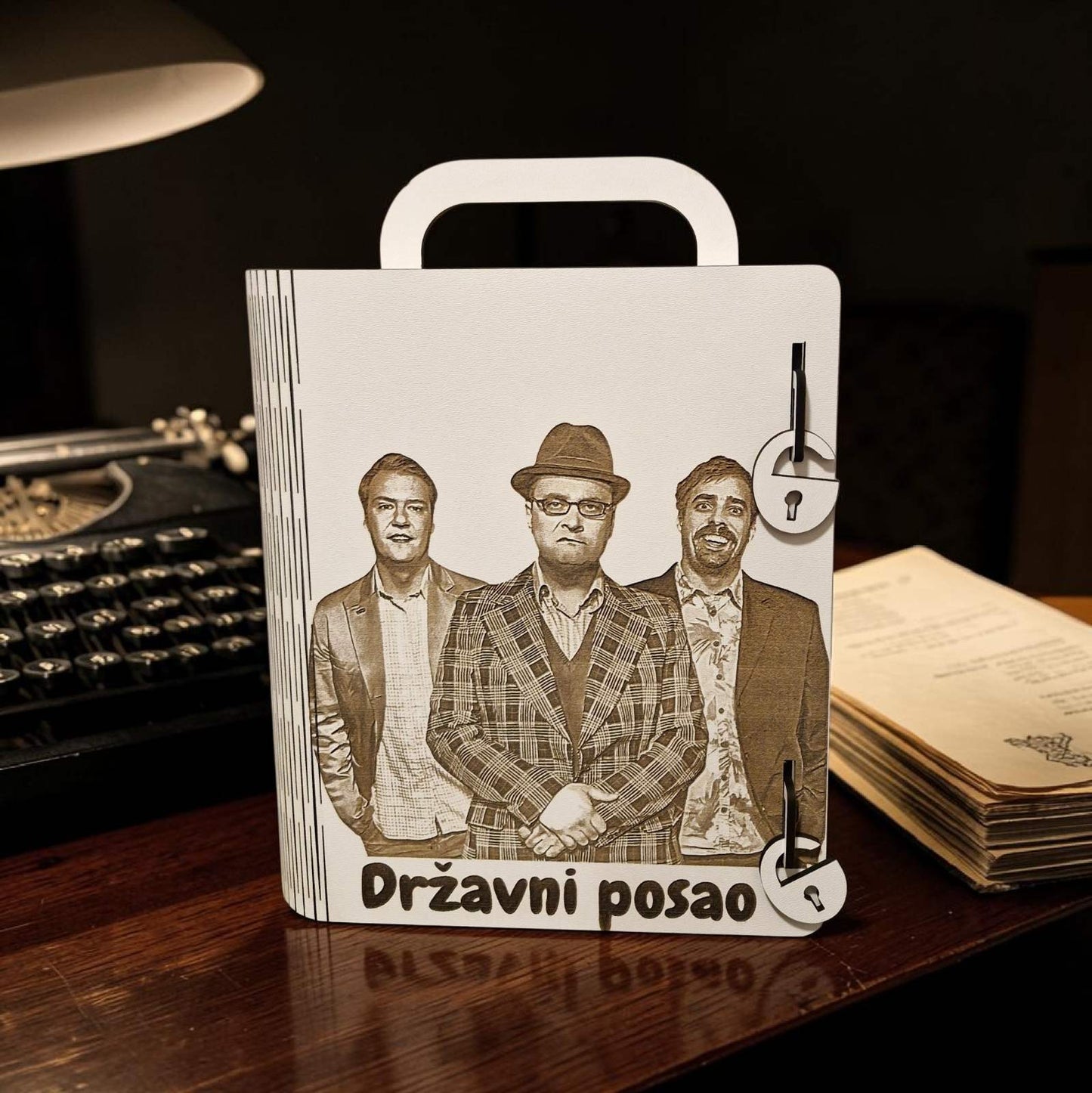 Državni posao - kutija sa flašom
