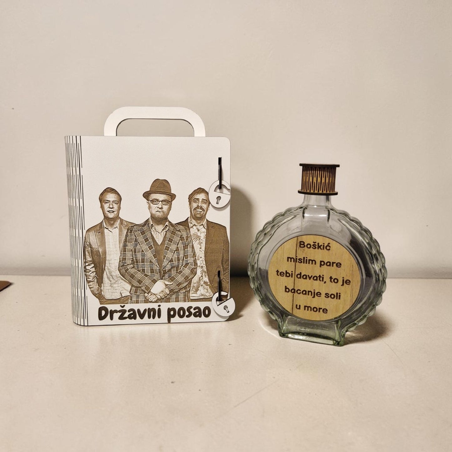 Državni posao - kutija sa flašom