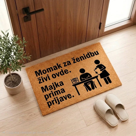 Momak za ženidbu živi ovde – otirač